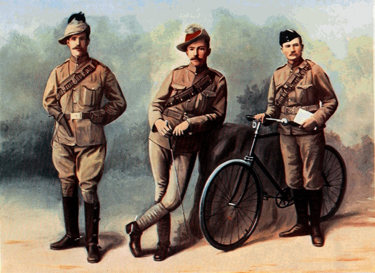 alt text: Harry Bernett Lumsden giới thiệu bộ trang phục kaki đầu tiên