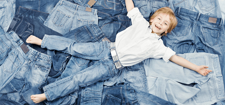 alt text: Hình ảnh minh họa trang phục denim cho trẻ em