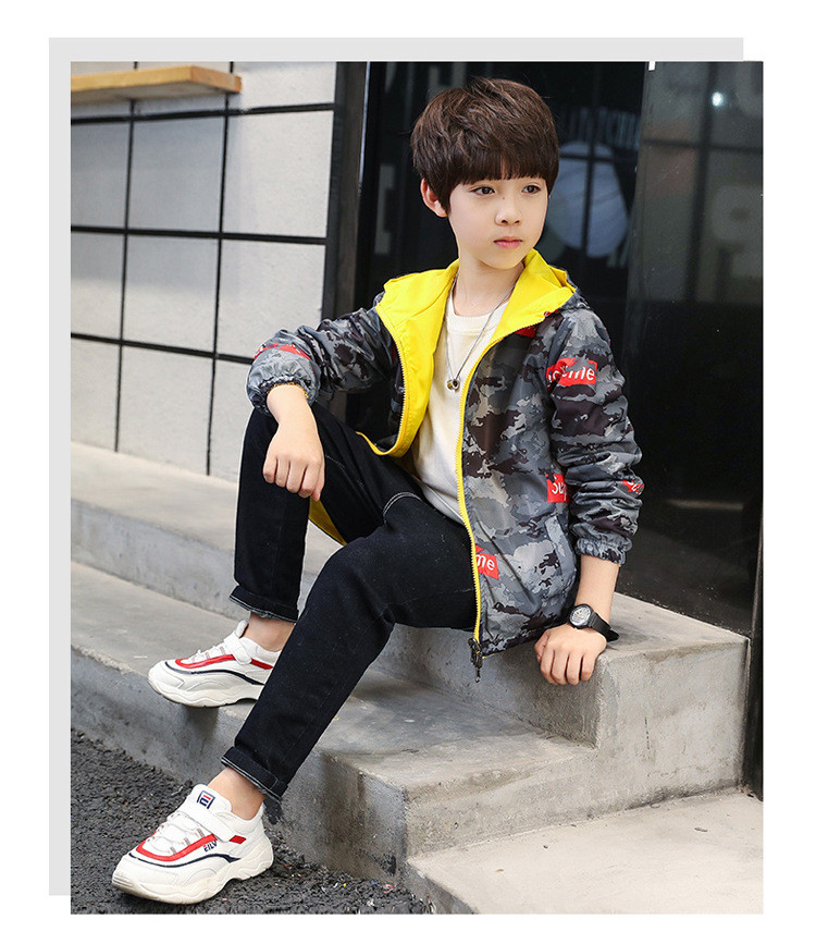 alt text: Quá nhiều ưu điểm nội trong chỉ trong 1 chiếc áo khoác dù cho bé trai