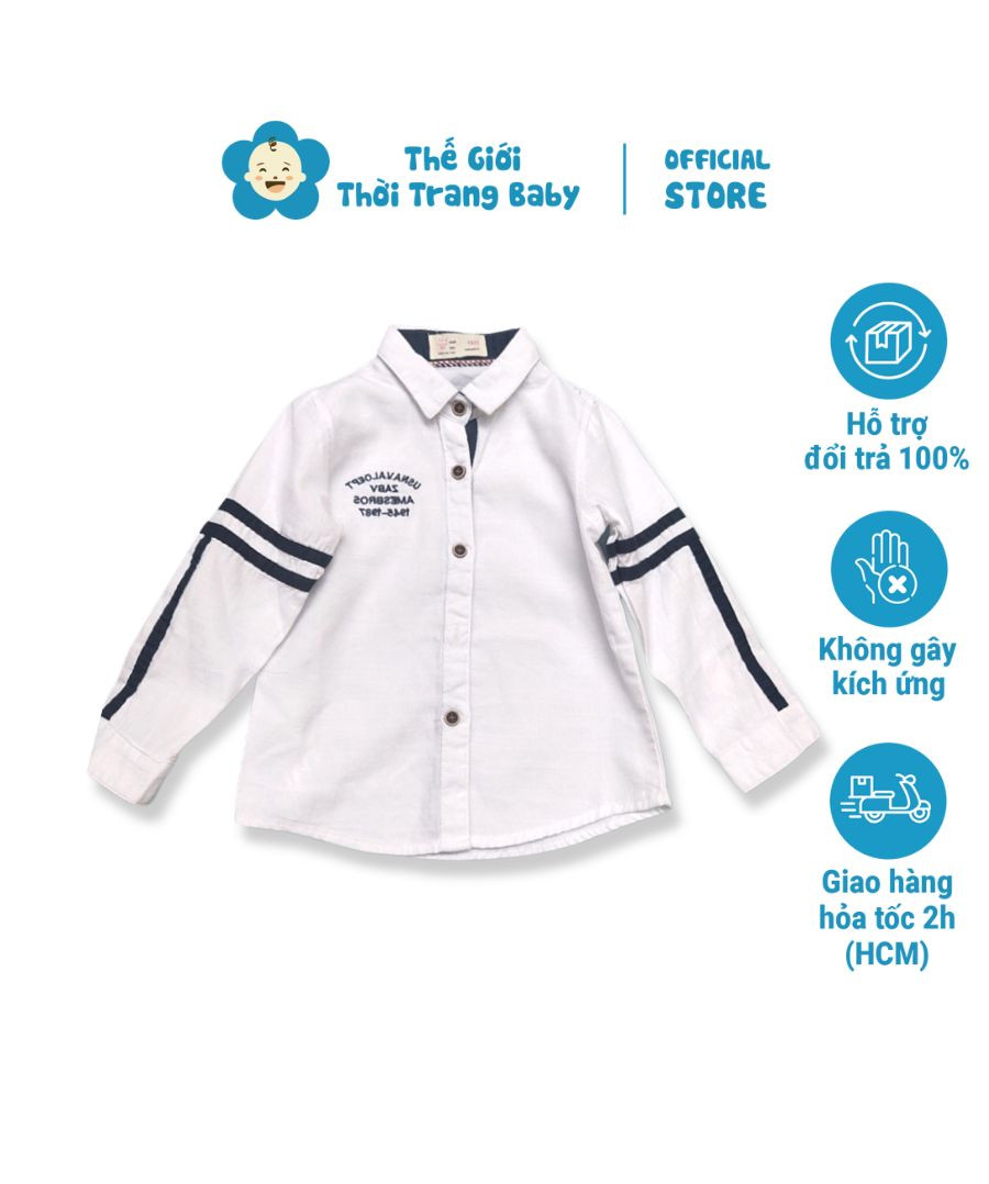 Bé trai mặc áo sơ mi sọc xanh