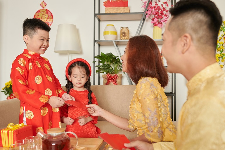 Chọn quà tết cho bé