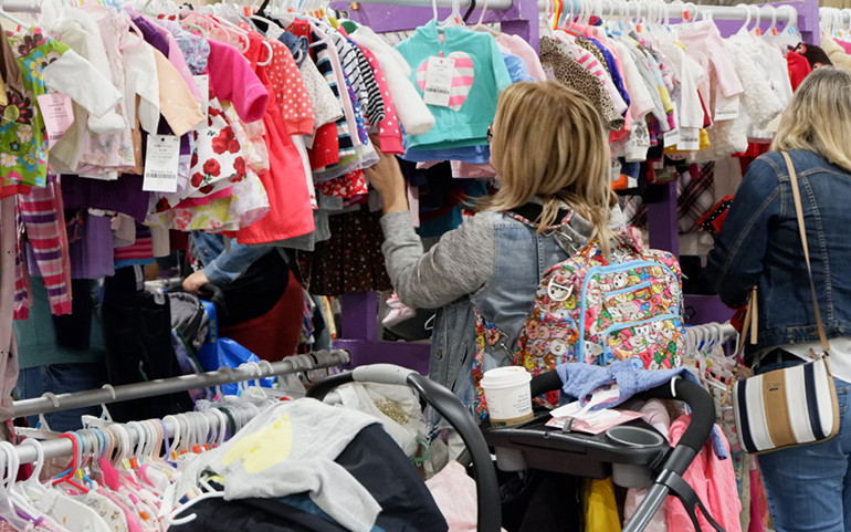 Hình ảnh cửa hàng thời trang trẻ em