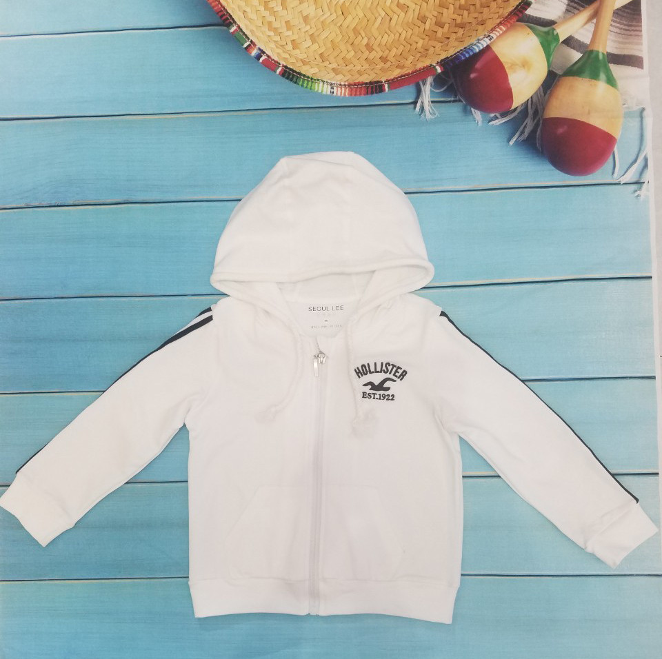 Mẫu áo khoác cho bé AK24 tạo nên sự thoải mái và tiện lợi nhất cho bé khi mặc