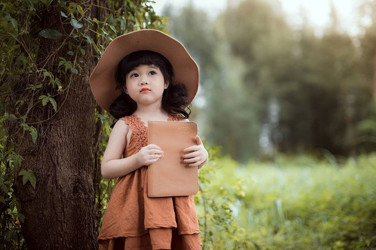 nên có điểm nhấn ở phong cách thời trang cho bé gái mập