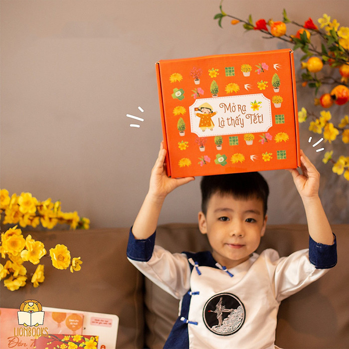 Tặng quà tết cho bé trai